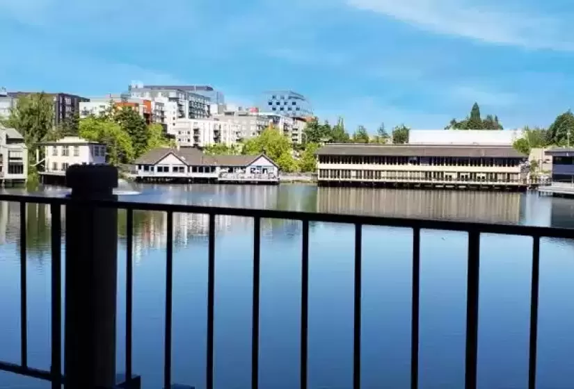 9 Lake Bellevue Dr, Bellevue, Washington 98005, ,Office,For Lease,Lake Bellevue Dr,666253