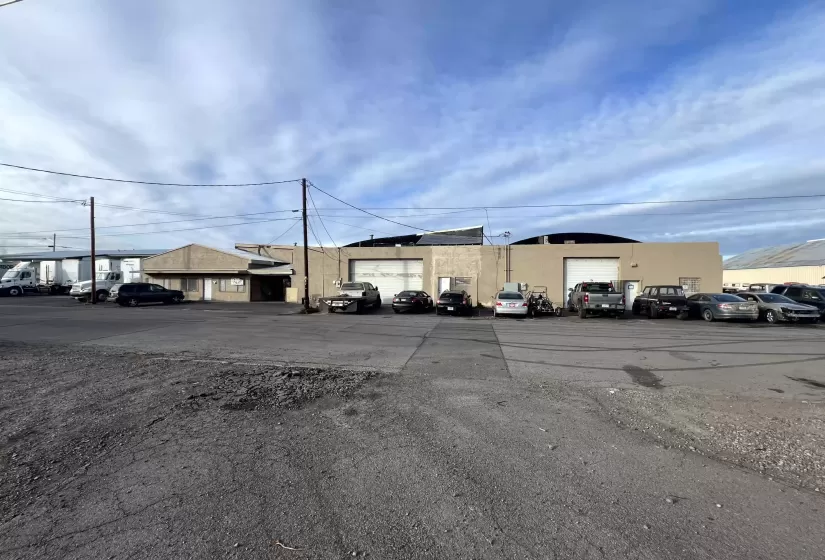 300 Market St, Klamath Falls, Oregon 97601, ,Industrial,For Sale,Market St,674608