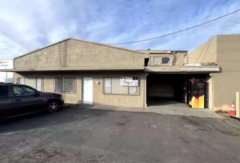 300 Market St, Klamath Falls, Oregon 97601, ,Industrial,For Sale,Market St,674608