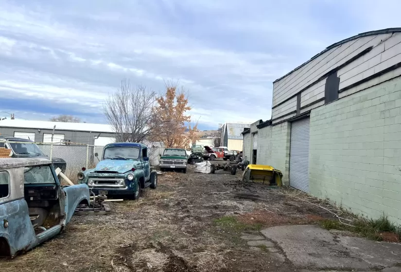 300 Market St, Klamath Falls, Oregon 97601, ,Industrial,For Sale,Market St,674608