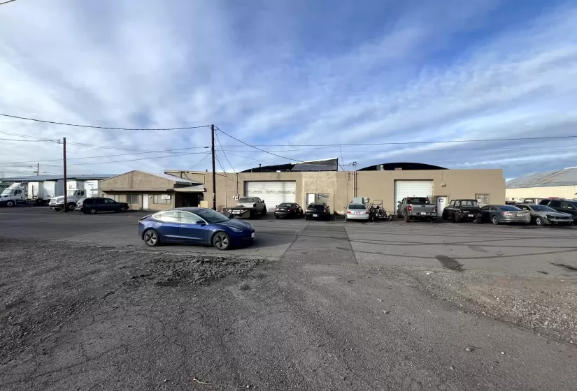 300 Market St, Klamath Falls, Oregon 97601, ,Industrial,For Sale,Market St,674608