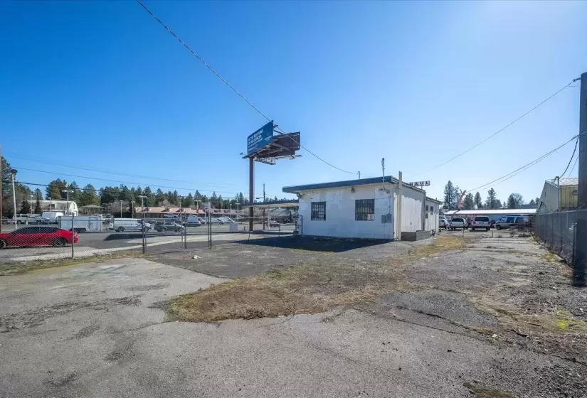 8915 Division, Spokane, Washington 99218, ,Retail,For Sale,Division,679380