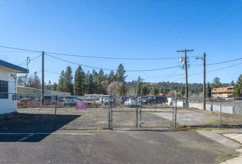 8915 Division, Spokane, Washington 99218, ,Retail,For Sale,Division,679380