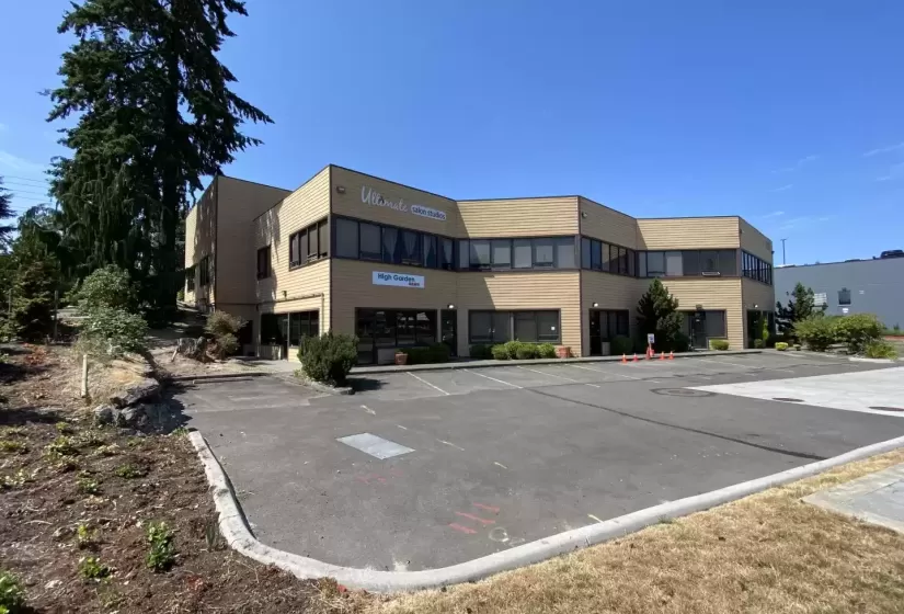 1805 136th Pl, Bellevue, Washington 98005, ,Office,For Lease,136th Pl,679581